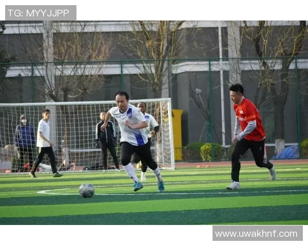 足球崔皓：从青涩少年到赛场明星的成长之路与奋斗故事